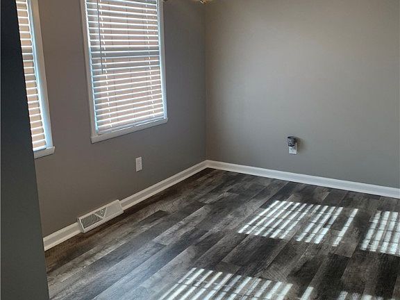 3rd image of 4589 Cox Dr #B