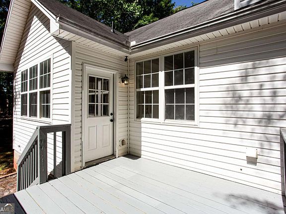 4th image of 8071 Beachwood Dr