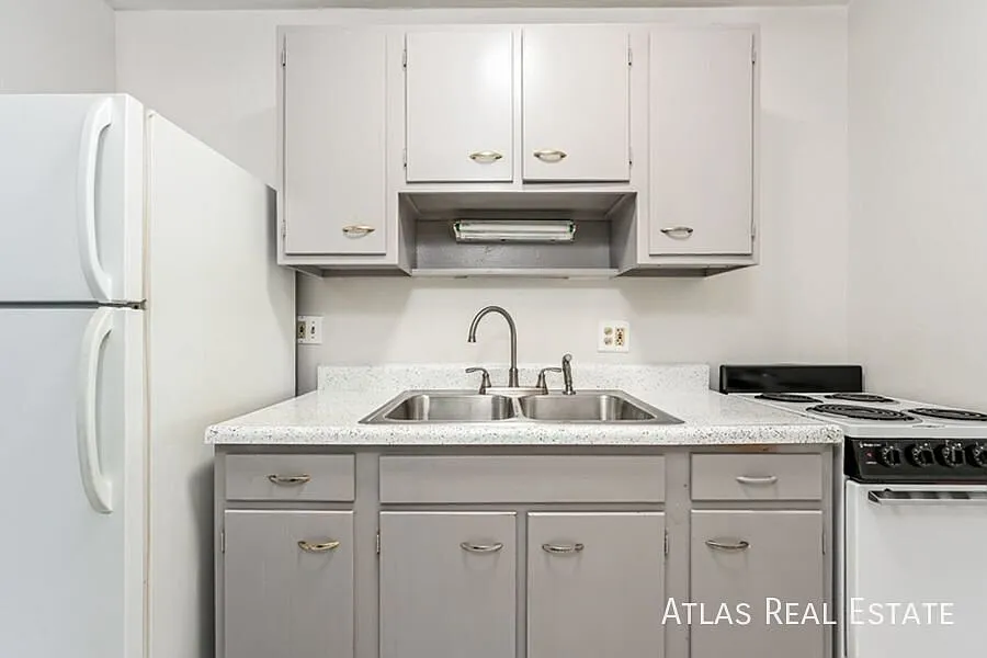 510 N Dayton St — Photo 2