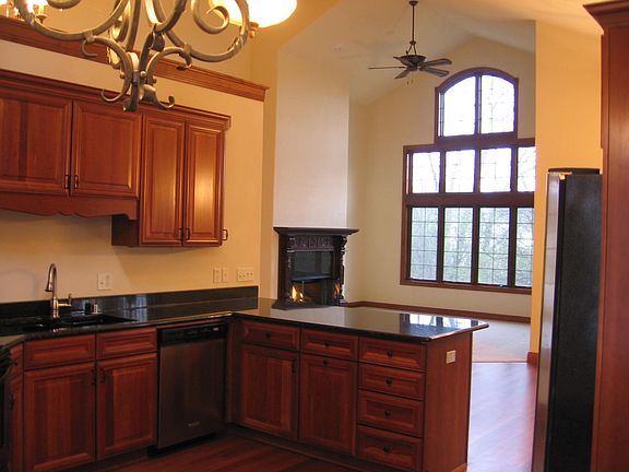 4th image of W163N5480 Westwind Dr