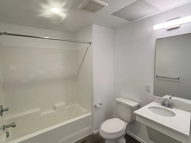 4238 S. Western Ave. — Photo 11