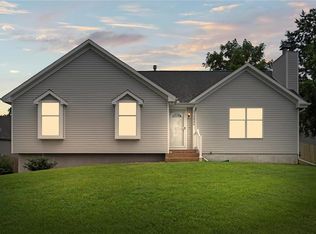 1536 NE Ivory Ln, Lees Summit, MO 64086