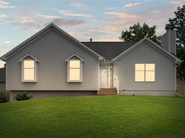 1536 NE Ivory Ln, Lees Summit, MO 64086