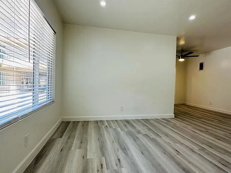 4021 Stevely Ave — Photo 28
