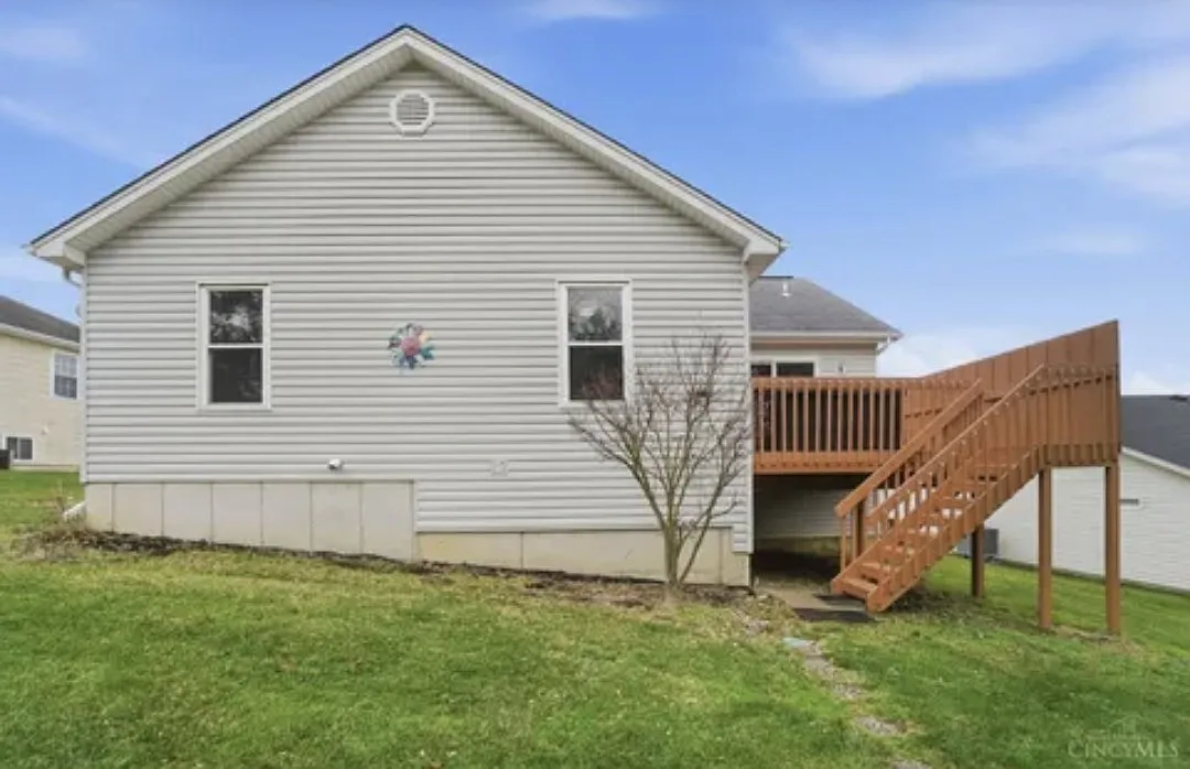 74 Thornhill Dr — Photo 2