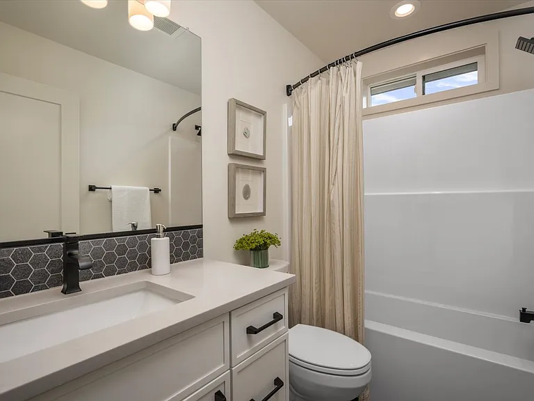 6957 N Burr Ave — Photo 17