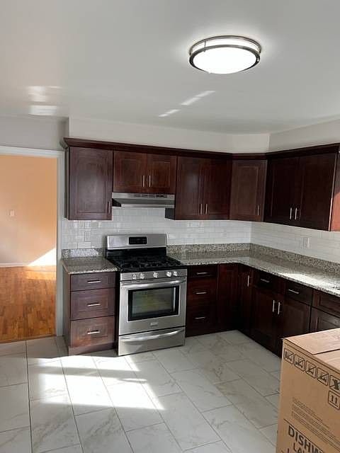 1st image of 12 Altamont Pl Floor 1