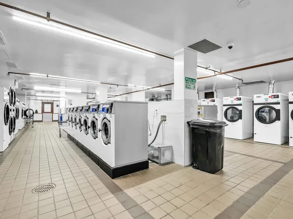 61-20 Grand Central Parkway image 21 of 24