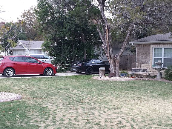 3rd image of 805 Oak Hill Dr