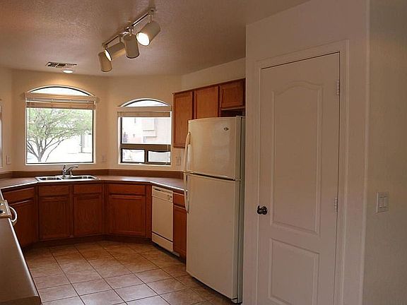 5th image of 116 W Dexter Way