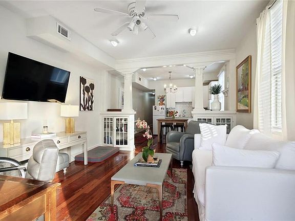 3rd image of 2036 Prytania St Unit 1