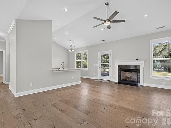 4th image of 122 Cheraw Ln