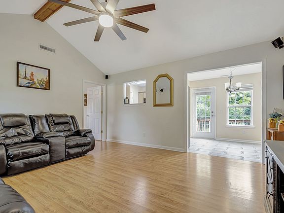 3rd image of 501 Wildwood Dr