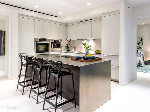 4th image of 2901 Collins Ave #1406