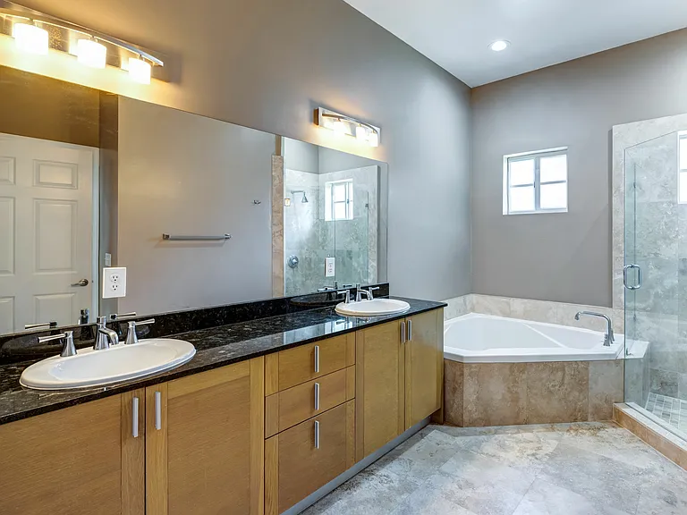 Royal Oaks Townhomes — Photo 7