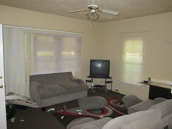 2nd image of 931 Newton Ave S