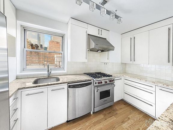 4th image of 130 E 63rd St APT 6E
