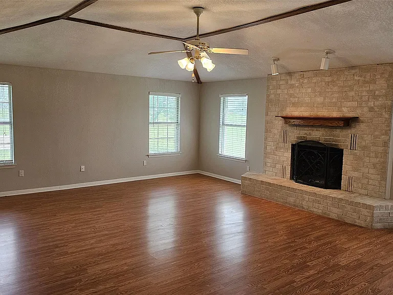 16 Brenda Ln — Photo 8