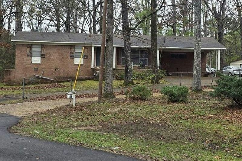 1st image of 140 Circle Dr