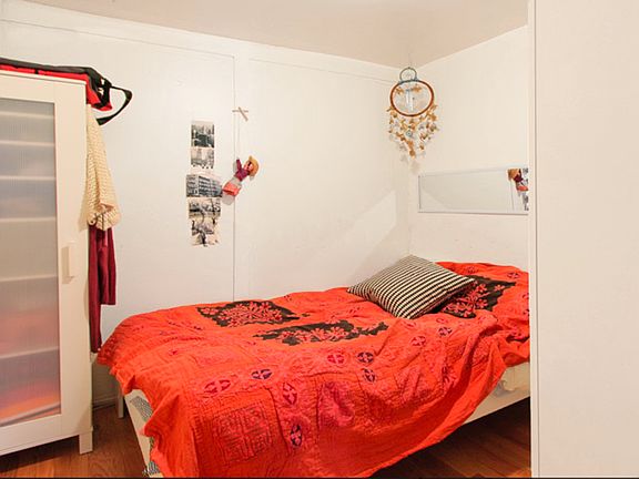 3rd image of 526 E 6th St APT 9