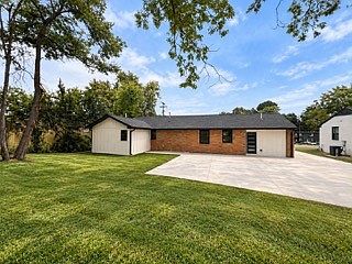 2nd image of 551 Harding Pl