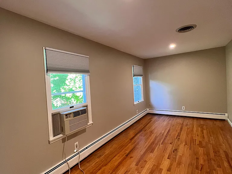 32 E Grand Ave — Photo 23