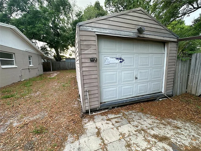 4421 Gandy Cir — Photo 40