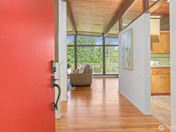 13056 8th Court NE, Seattle, WA 98125
