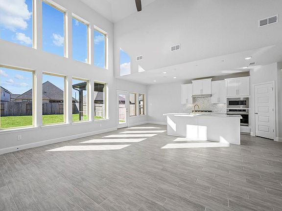 5th image of 1615 Clover Ct