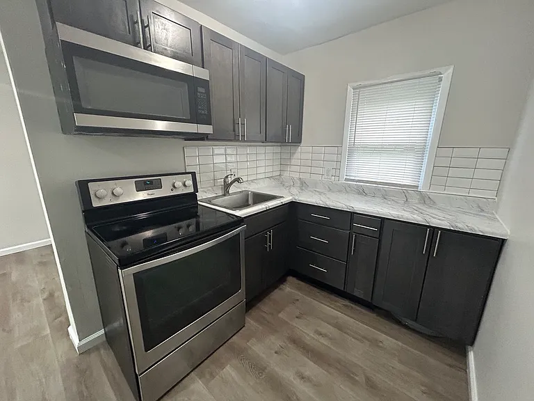 22 Lake St #5B — Photo 1