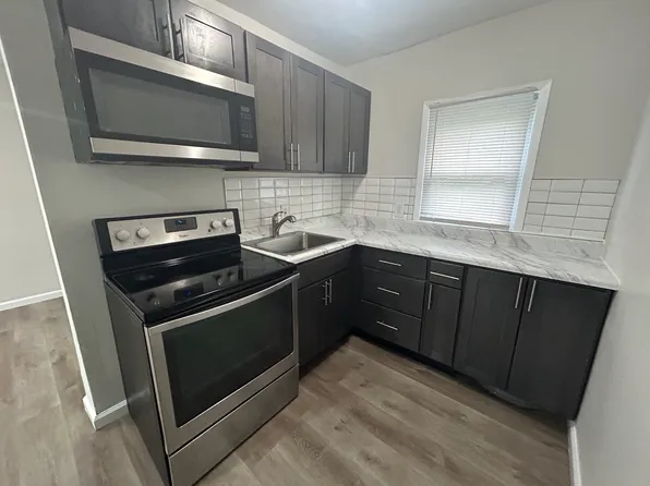 22 Lake St #5B, Monroe Township, NJ 08831