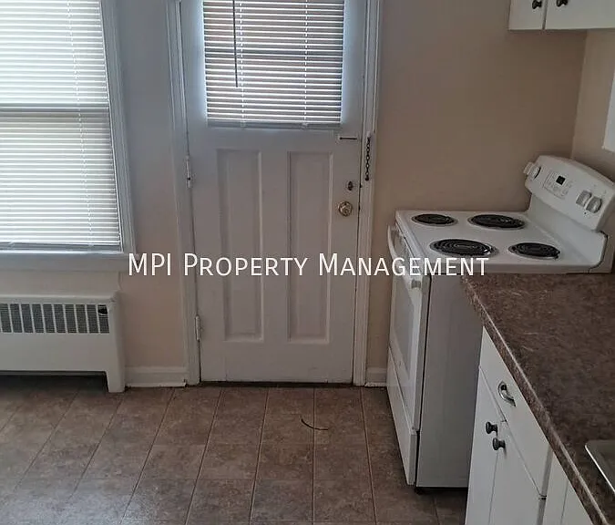 232 N 75th St #8 — Photo 4