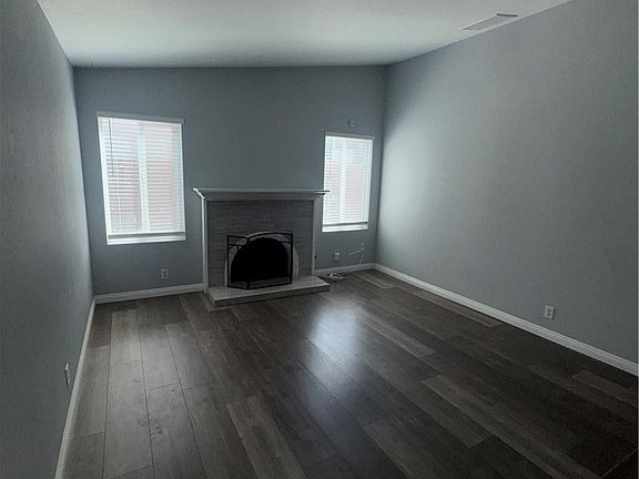4th image of 2152 Trafalgar Ave