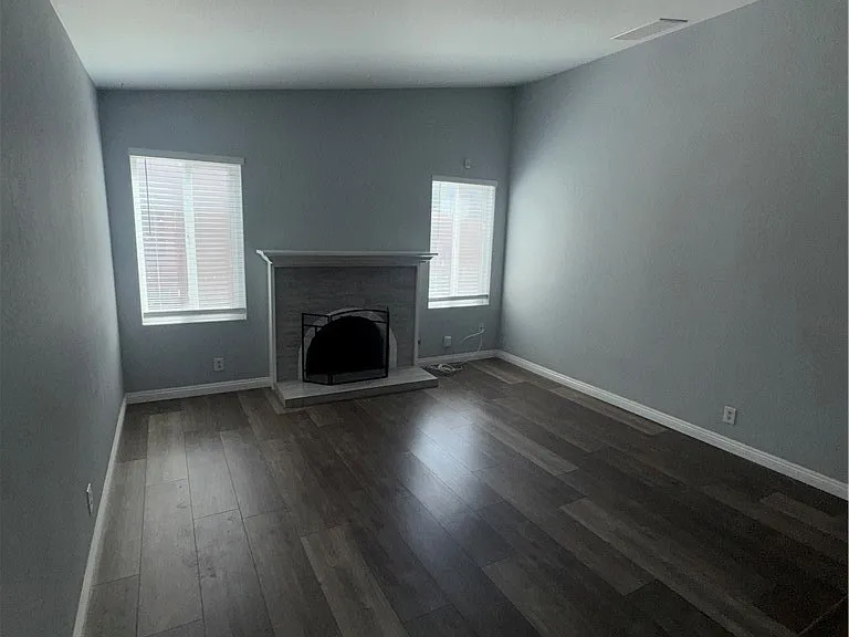 2152 Trafalgar Ave — Photo 4