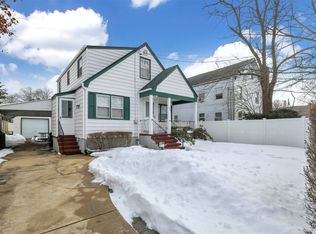 2251 Seamans Neck Rd, Seaford, NY 11783