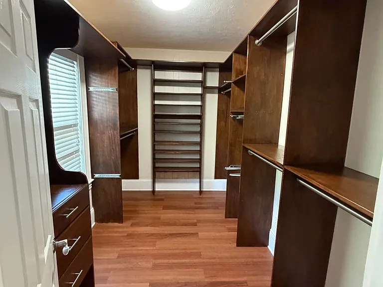 325 Rogers St — Photo 2