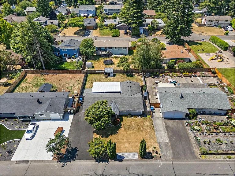 62 Queets St — Photo 38