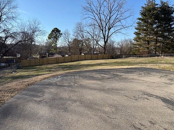 2nd image of 1320 Courtney Dr