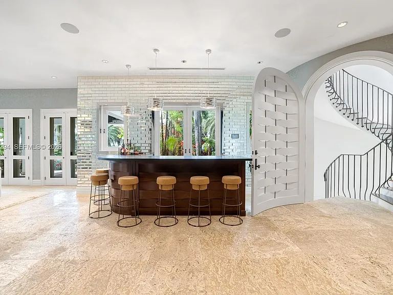 16 Palm Ave — Photo 11