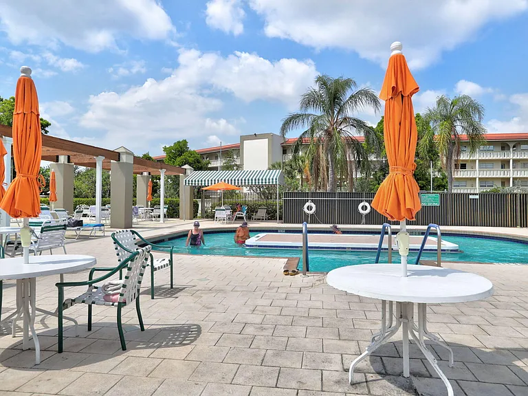 2202 Lucaya Bnd #G2 — Photo 33