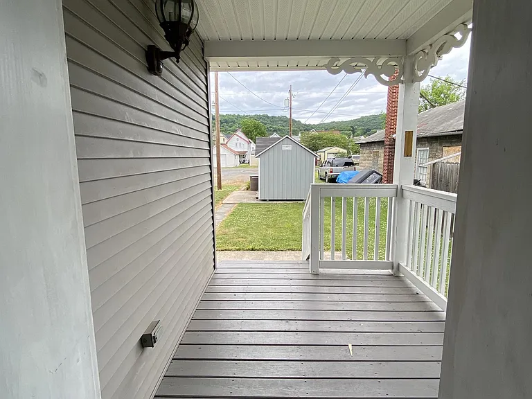1138 Memorial Ave — Photo 14