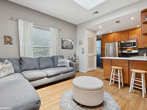4th image of 2943 N Sheffield Ave APT 3