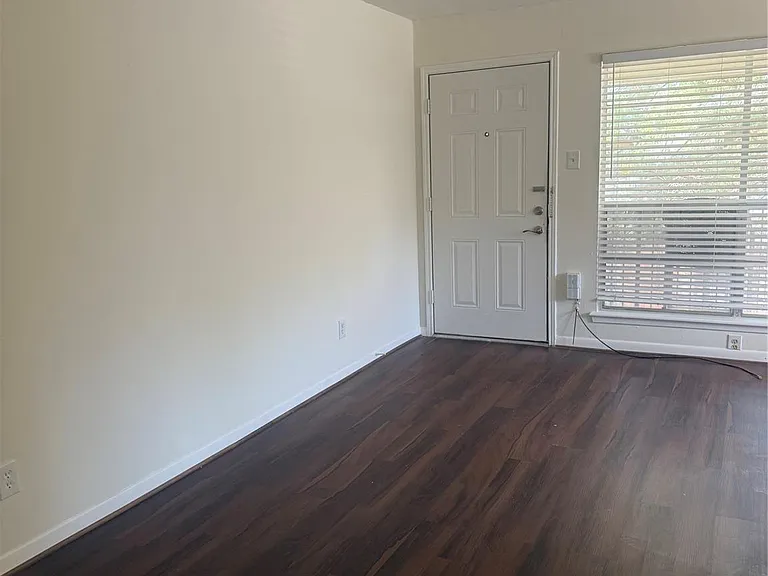 1603 W Main St #4 — Photo 1