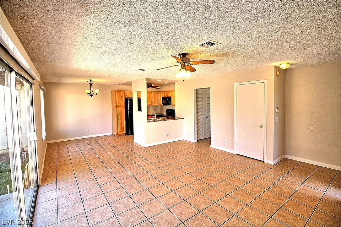 2 bed, 1.0 bath, 957 sqft, $1,295 — Photo 4