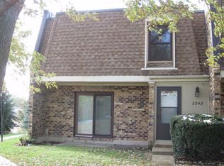 2242 Country Club Dr #1H, Woodridge, IL 60517