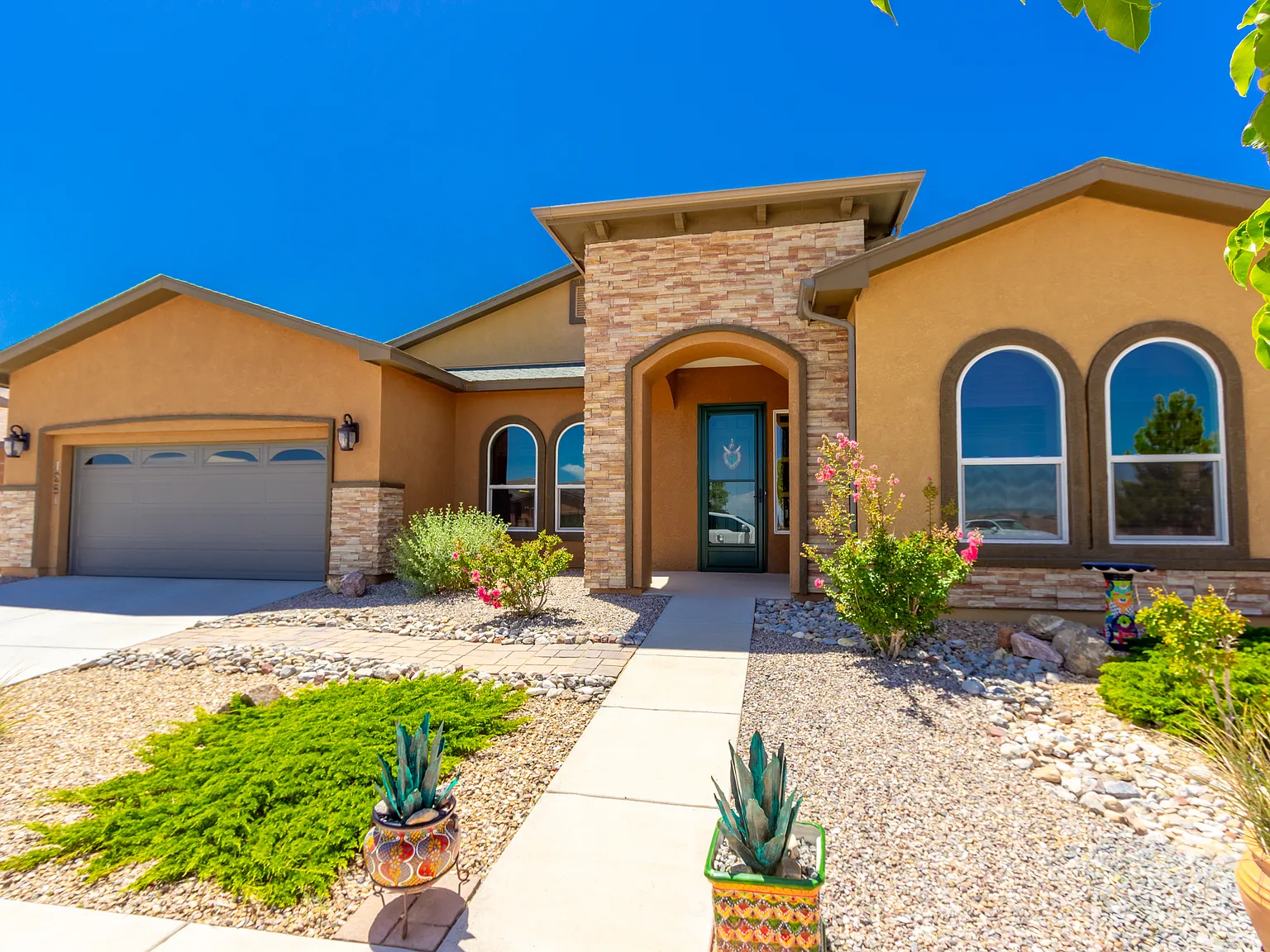 3 bed, 2969 sqft, $2,750 — Photo 2