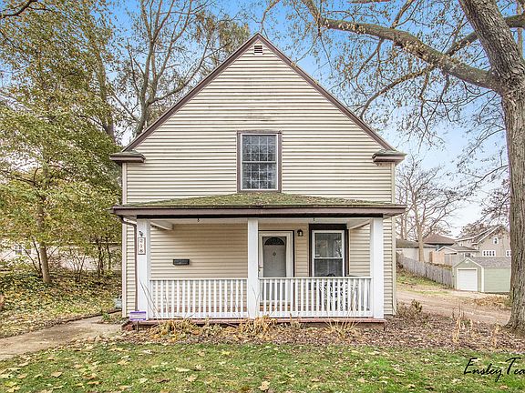 2nd image of 218 Graceland St NE
