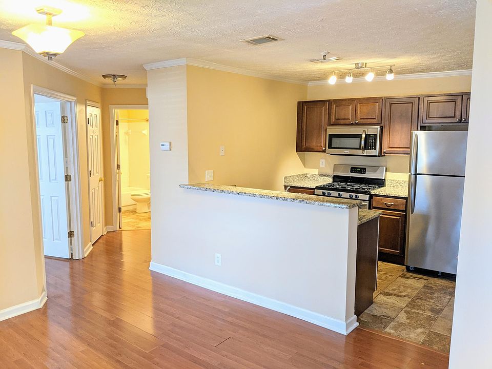Kitchen and dining area.