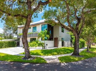 1875 NE 193rd St, Miami, FL 33179