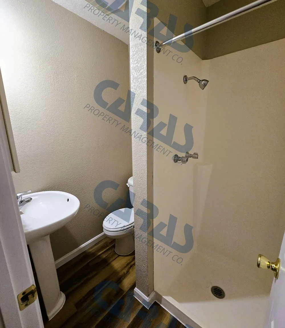 3 bed, $1,200 — Photo 4